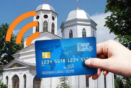 Pericolele cardului contactless! Unui român îi dispar bani din cont când trece pe lângă biserică