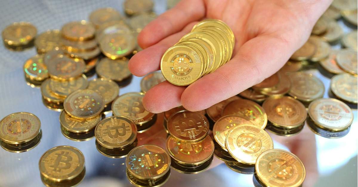 Bitcoin e pentru fraieri! Un român a cumpărat ROBOR acum un an, când era 1 şi un pic, şi acum îl dă cu 3