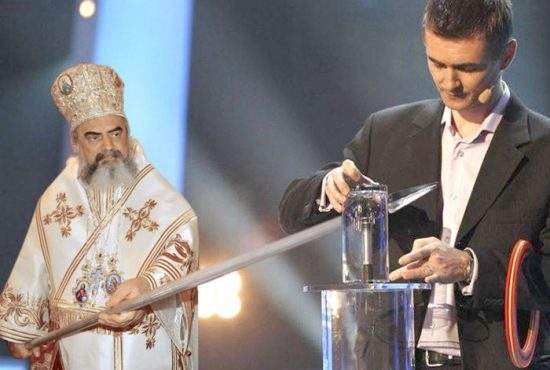 Patriarhul Daniel l-a condamnat pe mentalistul Cristian Gog la ardere pe rug