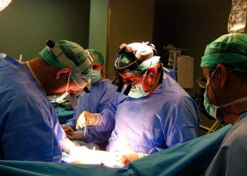 Cristi Borcea a cerut medici străini la operaţia pe cord deschis suferită azi