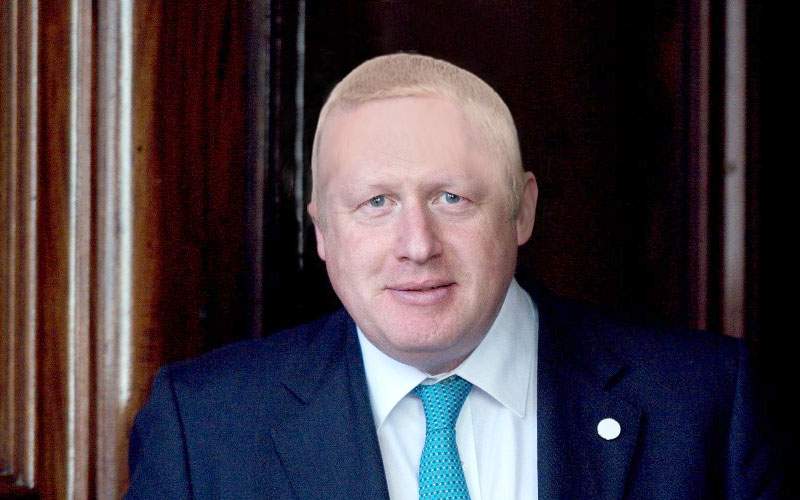 Starea lui Boris Johnson se agravează! Medicii, nevoiţi să-l tundă ca să-i salveze viaţa