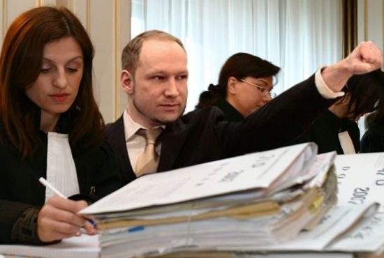 Breivik a obţinut strămutarea procesului în România, unde justiţia chiar funcţionează