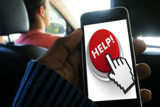Uber a introdus un buton de panică, pentru când vede clientul cât îl costă când e surge