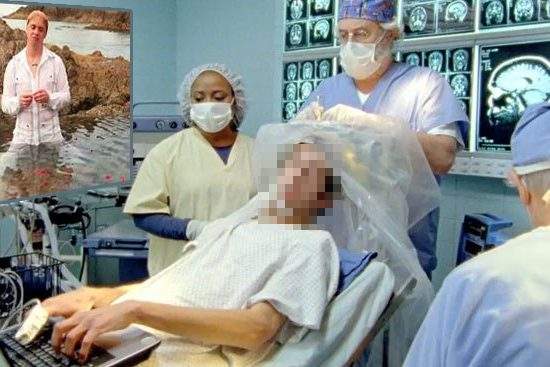 Operaţie dificilă la Bucureşti! Medicii îi scot unui tânăr din cap melodia cu “Ca o apă cristalină”