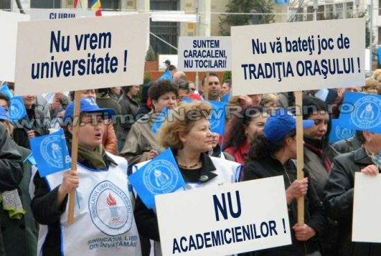 Caracalenii protestează împotriva înfiinţării unei universităţi în oraşul lor