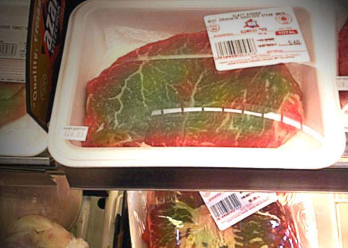 Hipermarketurile explică scandalul cărnii expirate: ”Carnea verde era pentru cei care țin post!”