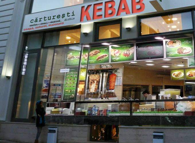 Se reprofilează! La doar o săptămână după deschidere, Cărturești Carusel devine Kebab Carusel