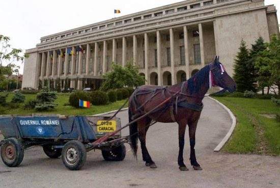 Căruţa ceremonială din Caracal a fost adusă la București, ca să transporte noii miniştri la Palatul Victoria