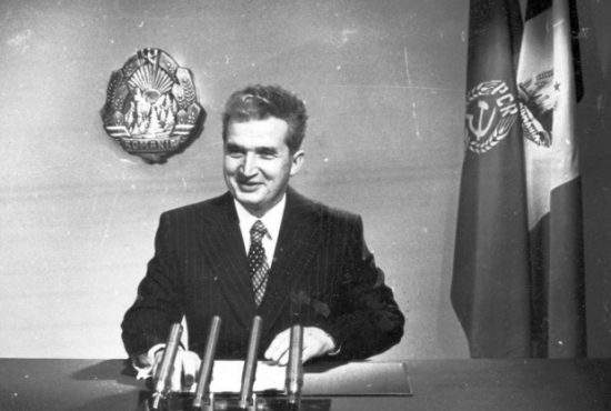 Omagiu Tovarăşului! Dacă Ceaușescu nu construia cămine culturale, nu aveam acum cârciumi sătești!