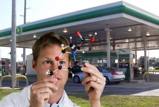 Revoluţionar! Cercetătorii britanici au descoperit petrol într-o staţie de benzină
