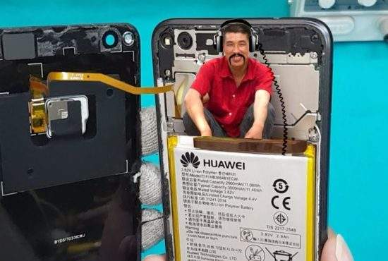 Un bărbat a găsit sub carcasa noului Huawei un chinez care-l spiona