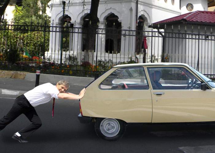 Câtă modestie! Cioloş a refuzat coloana oficială, fiindcă poate să-şi împingă singur Oltcitul