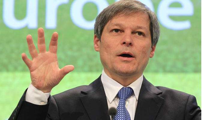 Dacian Cioloş explică de ce nu foloseşte coloană oficială: ”N-o am mică, ca ceilalţi demnitari”