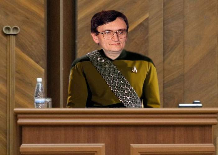 Victor Ciorbea este primul român care a depus jurământul de Avocat al Poporului în klingoniană