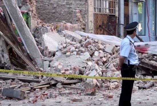 Mai multe clădiri din Capitală au căzut azi-noapte, în semn de solidaritate cu cutremurul din Italia