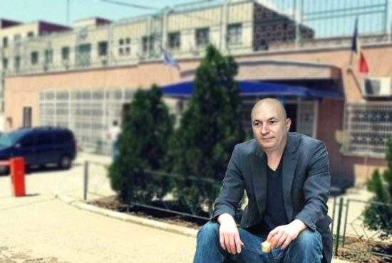 Emoţionant! Codrin Ştefănescu îşi aşteaptă în fiecare zi stăpânul la poartă la Rahova