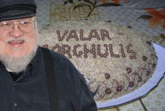 George R. R. Martin către bucureşteni: “Dacă votaţi cu Firea, îi omor şi pe Jon Snow şi pe pitic!”