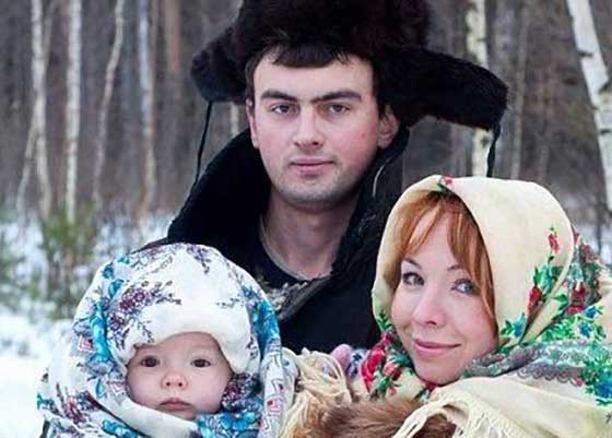 Minune! O familie din Dâmbovița a fost binecuvântată cu un copil cu două alocații