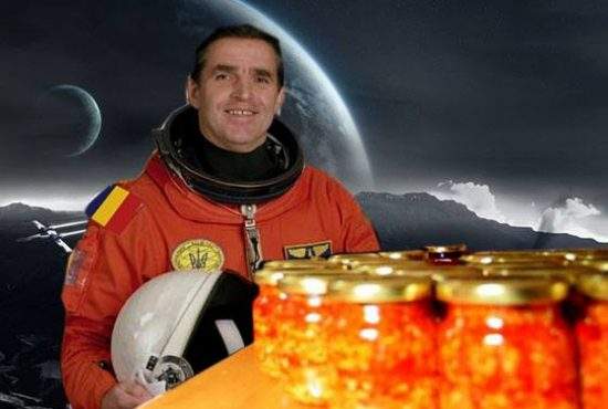 Cosmonautul român de pe Staţia Spaţială a primit azi zacuscă de la părinţi, cu o rachetă Soyuz