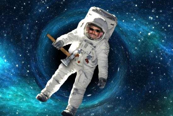 NASA, uluită! Un cosmonaut vasluian a intrat într-o gaură neagră, dar a ieşit după ce n-a găsit băutură
