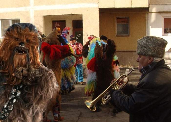 Bătaie între fanii Star Wars şi colindători pe ultimul costum de Chewbacca rămas într-un magazin