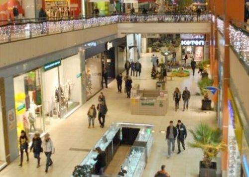 Bucurie mare pe capul unor elevi din Bucureşti! Cât au lipsit, în locul şcolii s-a construit un mall