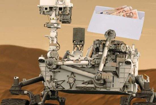 Dezvăluire şocantă! Robotul Curiosity ar fi luat şpagă de la marţieni ca să îi treacă cu vederea