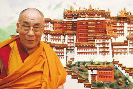 Dalai Lama, acuzat că şi-a luat şase case cu banii câştigaţi din meditaţie