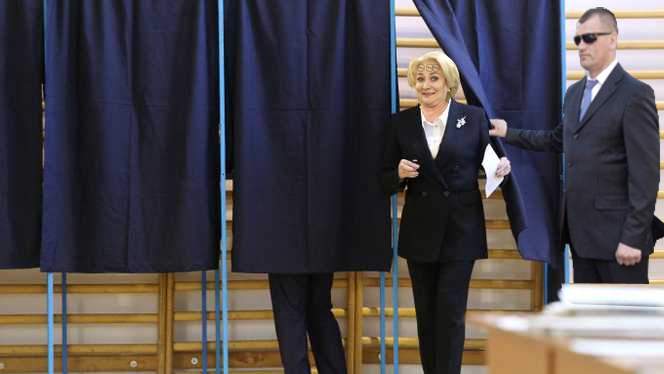 Viorica Dăncilă s-a rătăcit în cabina de vot