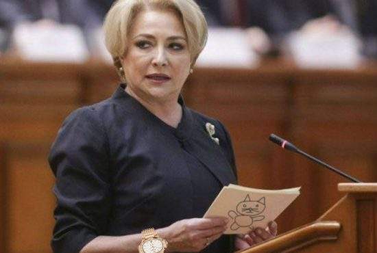 Viorica Dăncilă, foarte nervoasă, că i-a adus Dragnea un ceas din Elveţia şi ea nu ştie să citească ora pe el