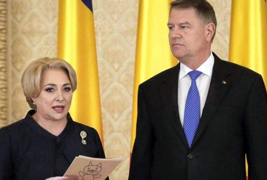 Întâlnirea cu Iohannis, succes pentru Dăncilă! A reuşit să citească tot de pe foaie şi să fugă înainte ca el să zică ceva