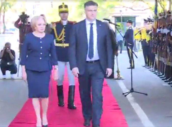 O nouă gafă impardonabilă a Vioricăi Dăncilă! S-a prezentat şi azi la Palatul Victoria