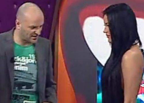Daniela Crudu, amendată de şefi pentru că a apărut cu sutien în emisiunea lui Capatos