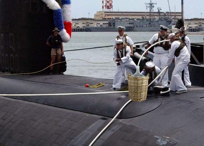Scandalos! Marinari români, prinşi folosind submarinul Delfinul pe post de cazan de ţuică