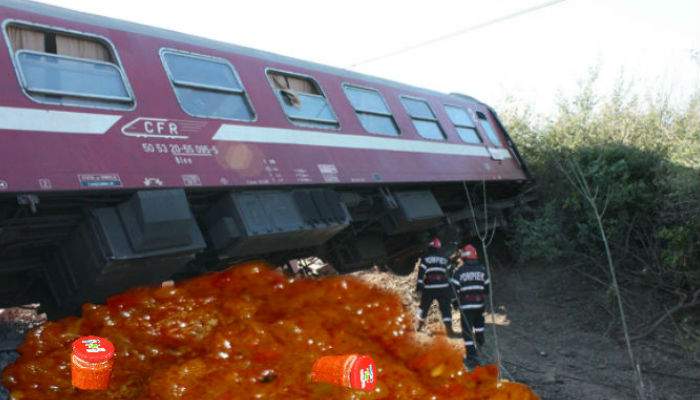 Un tren burduşit cu studenţi a deraiat, 30.000 de borcane de zacuscă distruse