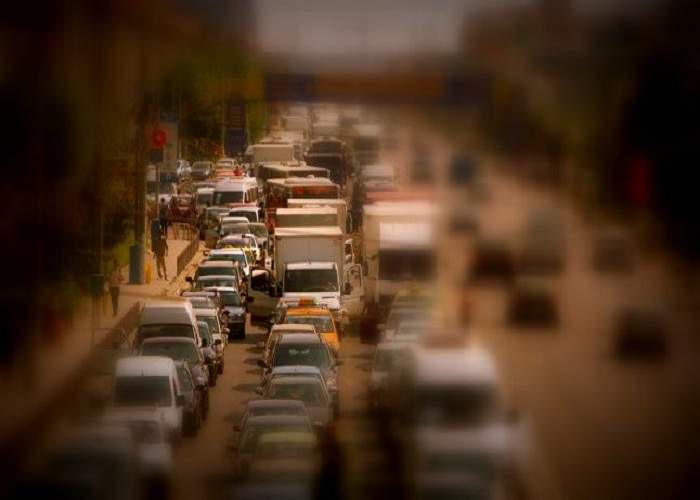 Legendă bucureşteană: În zilele foarte senine, din ambuteiajul de pe DN1 se pot vedea munţii