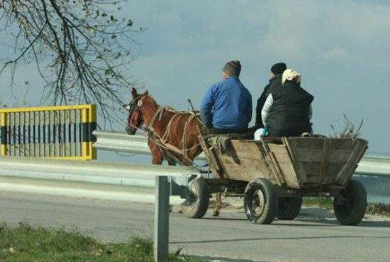 Respect! Regele a fost adus de la Sinaia pe DN1, un drum care arată la fel ca în copilăria lui