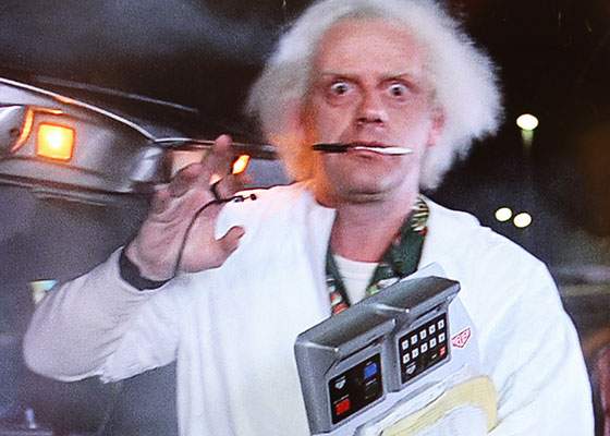 Back to the Future! Un moș a apărut la ușa unui român și i-a cerut întreținerea pe ultimii 30 de ani