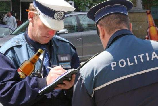 Ziua Poliției Române! Agenții au oprit șoferii în trafic și le-au dat de băut