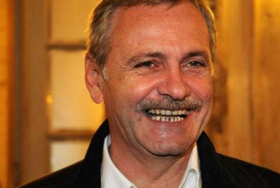 Gata oricând să meargă la pescuit! La orice oră din zi, Liviu Dragnea are mămăligă între dinţi