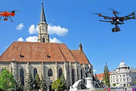 Clujenii, supravegheați cu dronele, ca să se uite și Boc de sus măcar o dată