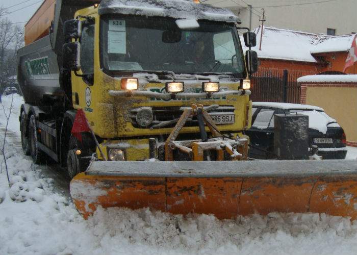 Vin ninsorile! Autorităţile promit să deszăpezească cu noroi în toată ţara