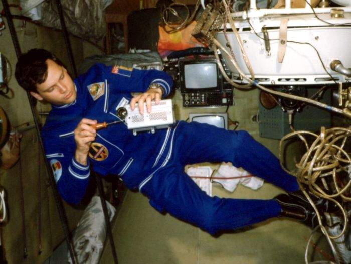 Studiu! Prunariu a fost singurul cosmonaut care cântărea mai mult în spaţiu decât în România lui Ceauşescu