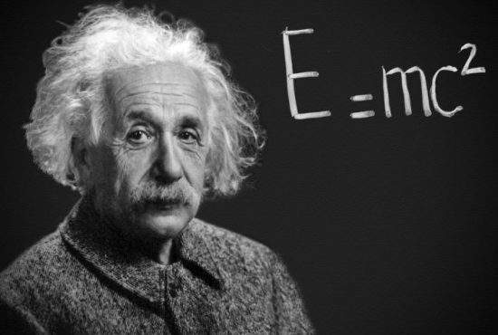 Einstein, geniul neînţeles. Chiar şi acum lumea crede că E=mc2 e o formulă de calcul pentru numărul de E-uri din mâncare
