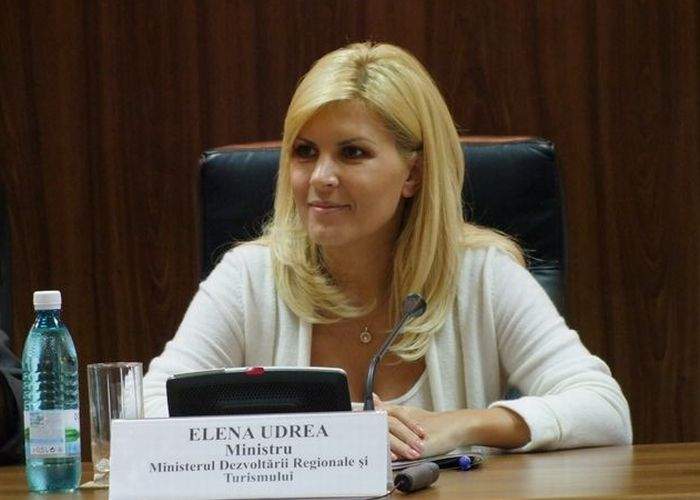 Elena Udrea îşi lansează propriul brand de persoană: „Blonda lui Băse”