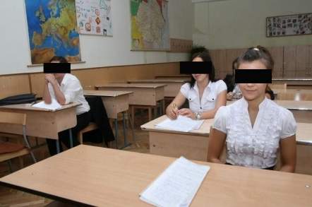 Scandal la Jean Monet după ce doi elevi au fost filmaţi învăţând în toaleta liceului