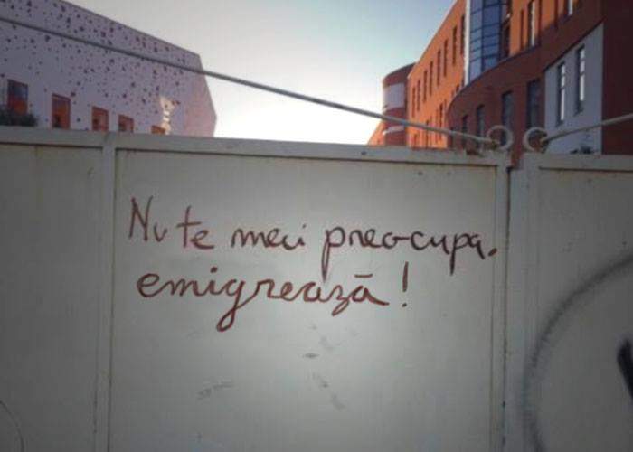 În sfârşit, un mesaj inteligent pe zidurile din București: “Nu te mai preocupa, emigrează!”