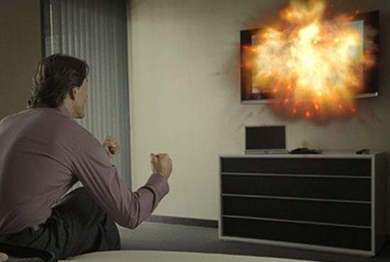 Fanii filmelor de acţiune spun că preferă televizoarele Samsung: “Exploziile sunt foarte realiste!”