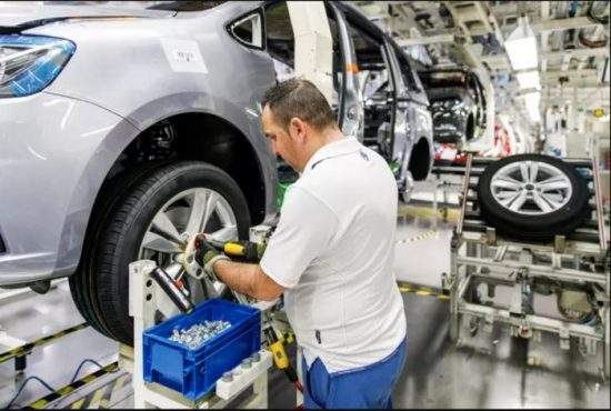10 efecte ale unei eventuale deschideri a unei fabrici Volkswagen în România