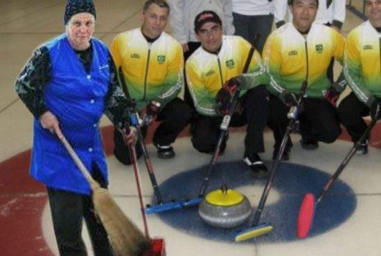 O femeie de serviciu din Tecuci a ajuns campioană la curling
